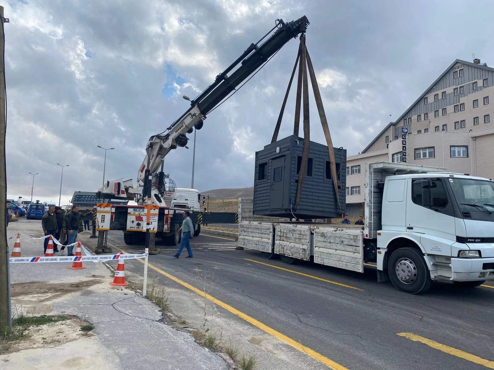 Modüler kabinin kaldırma ve yerleştirme aşaması