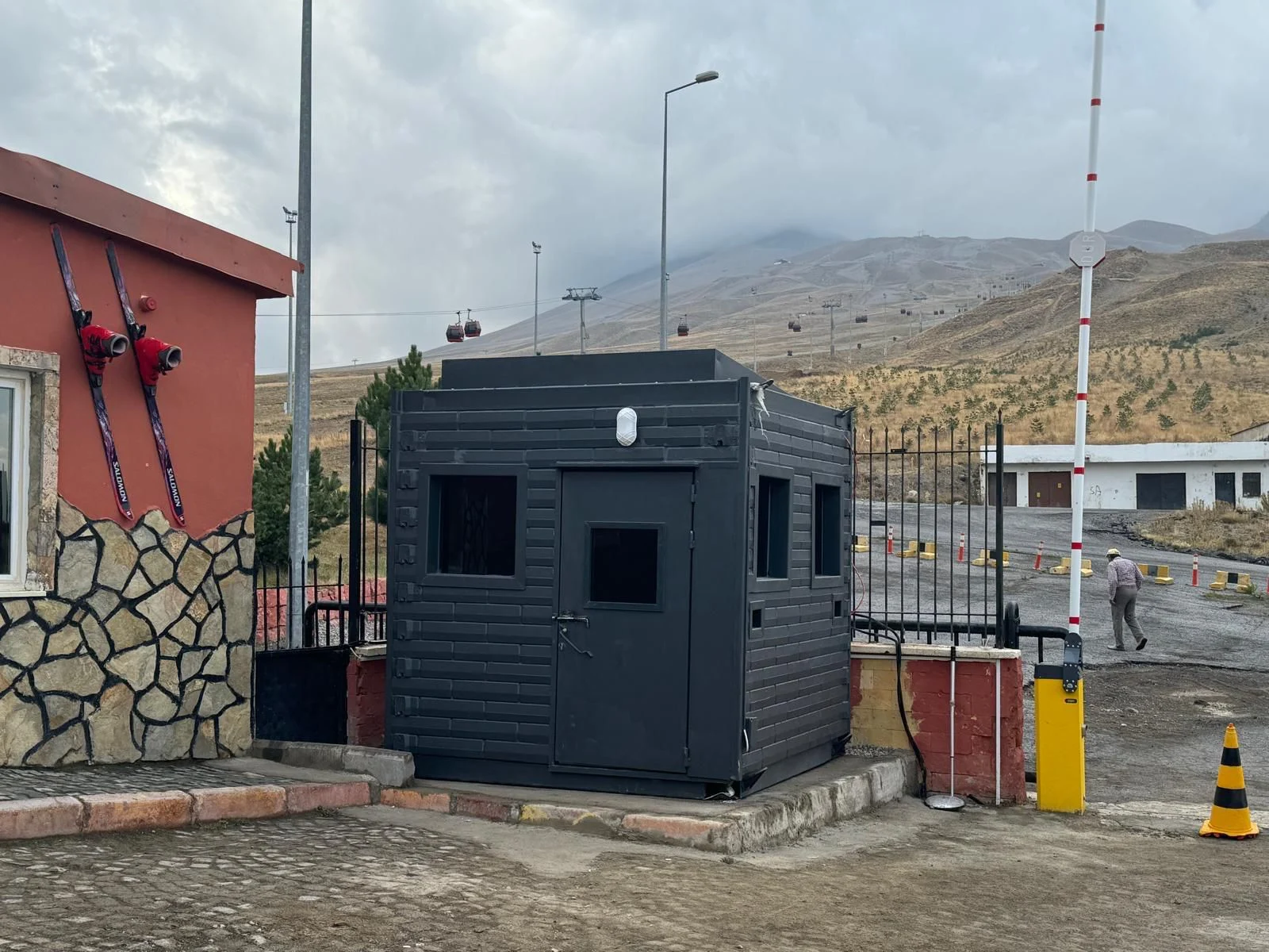 Güvenlik kabini · giriş kontrol alanı